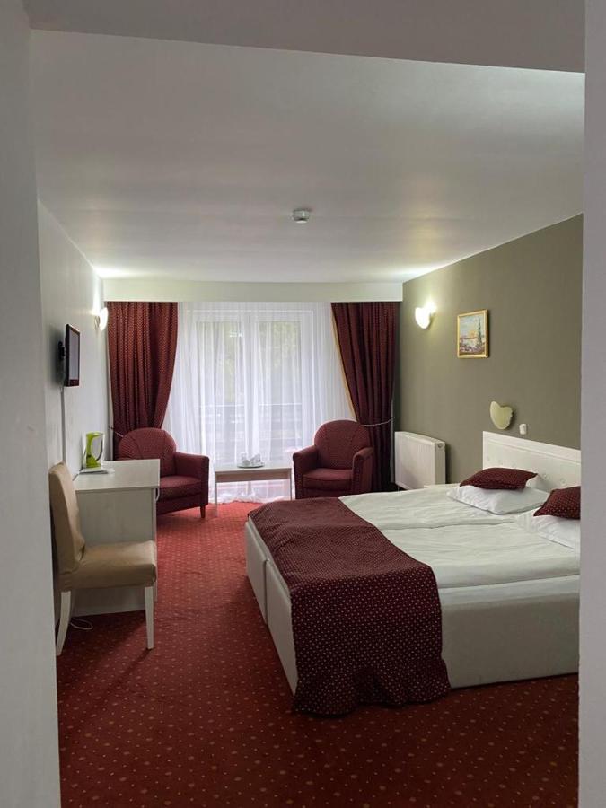 Hotel Miraj - Restaurant & Sauna & Biliard Poiana Braşov Cameră foto