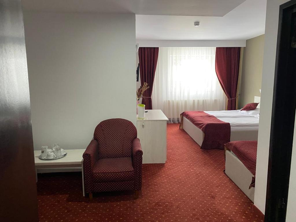 Hotel Miraj - Restaurant & Sauna & Biliard Poiana Braşov Cameră foto